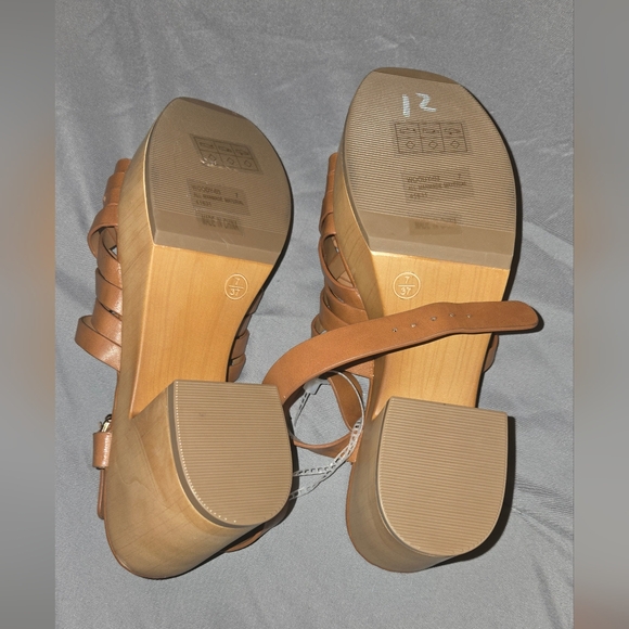 BAMBOO Tan Woven Strap Sandals - Picture 3 of 5